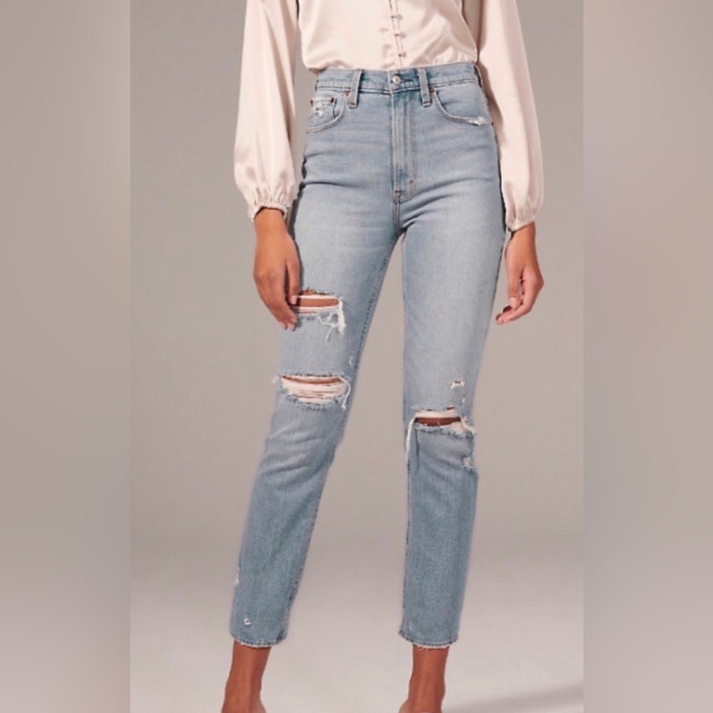 Abercrombie & Fitch Light Acid Wash Ultra High Rise Mom Jeans Ripped 28 6R
